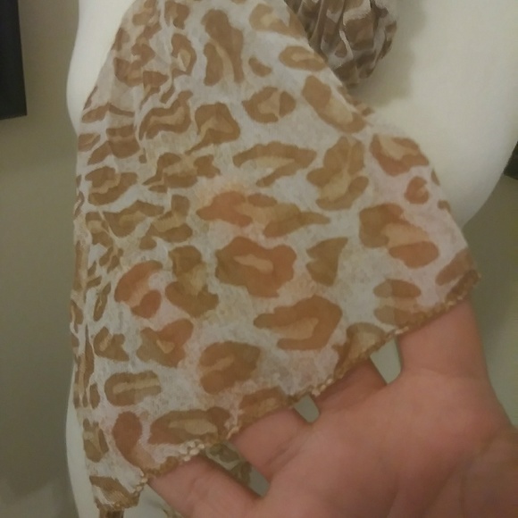 Scarf, Leopard - Picture 5 of 5